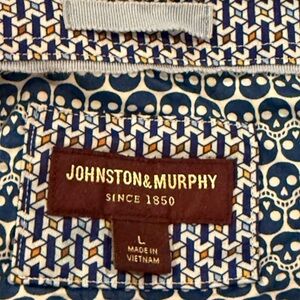 Johnston and Murphy button up men’s shirt with skull pattern size large